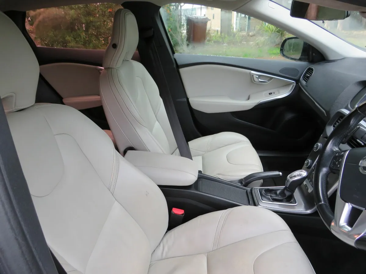 Volvo V40 2013 2LT DIESEL AUTOMATIC JUST NCTD - Image 3