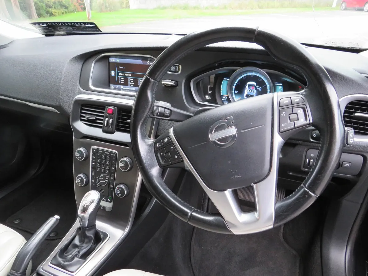 Volvo V40 2013 2LT DIESEL AUTOMATIC JUST NCTD - Image 4