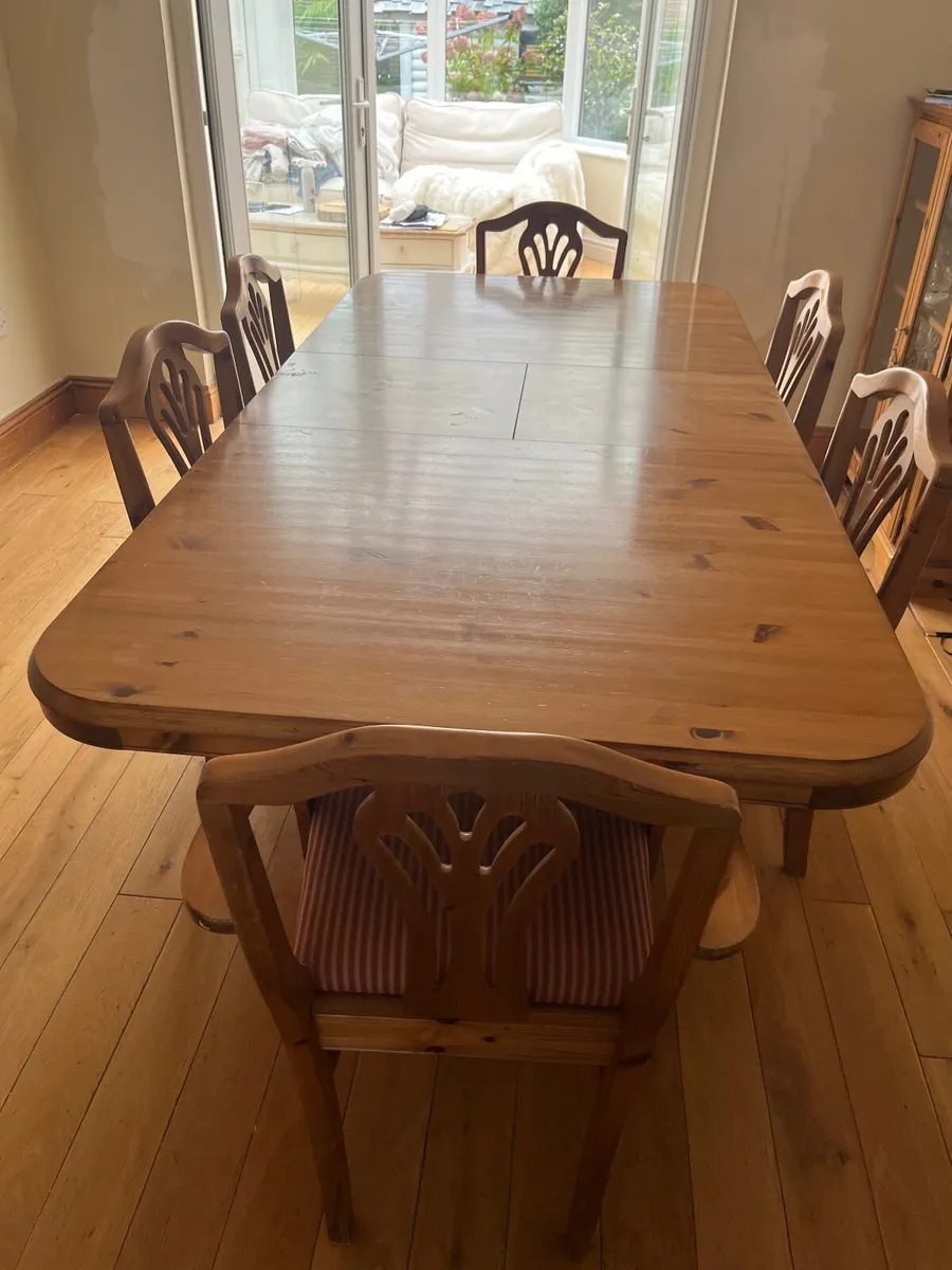 Dining room table  and six chairs - Image 1