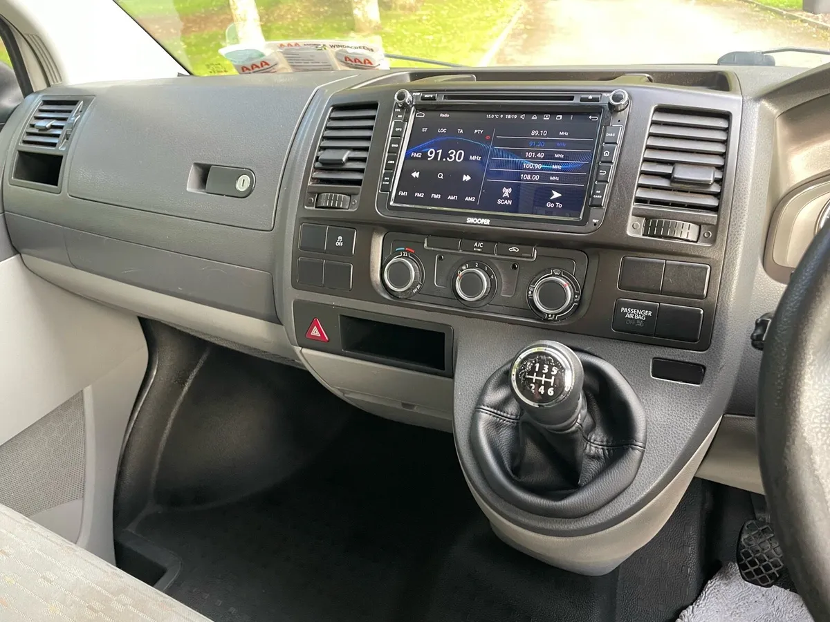 Volkswagen LWB Transporter T5 - Image 3