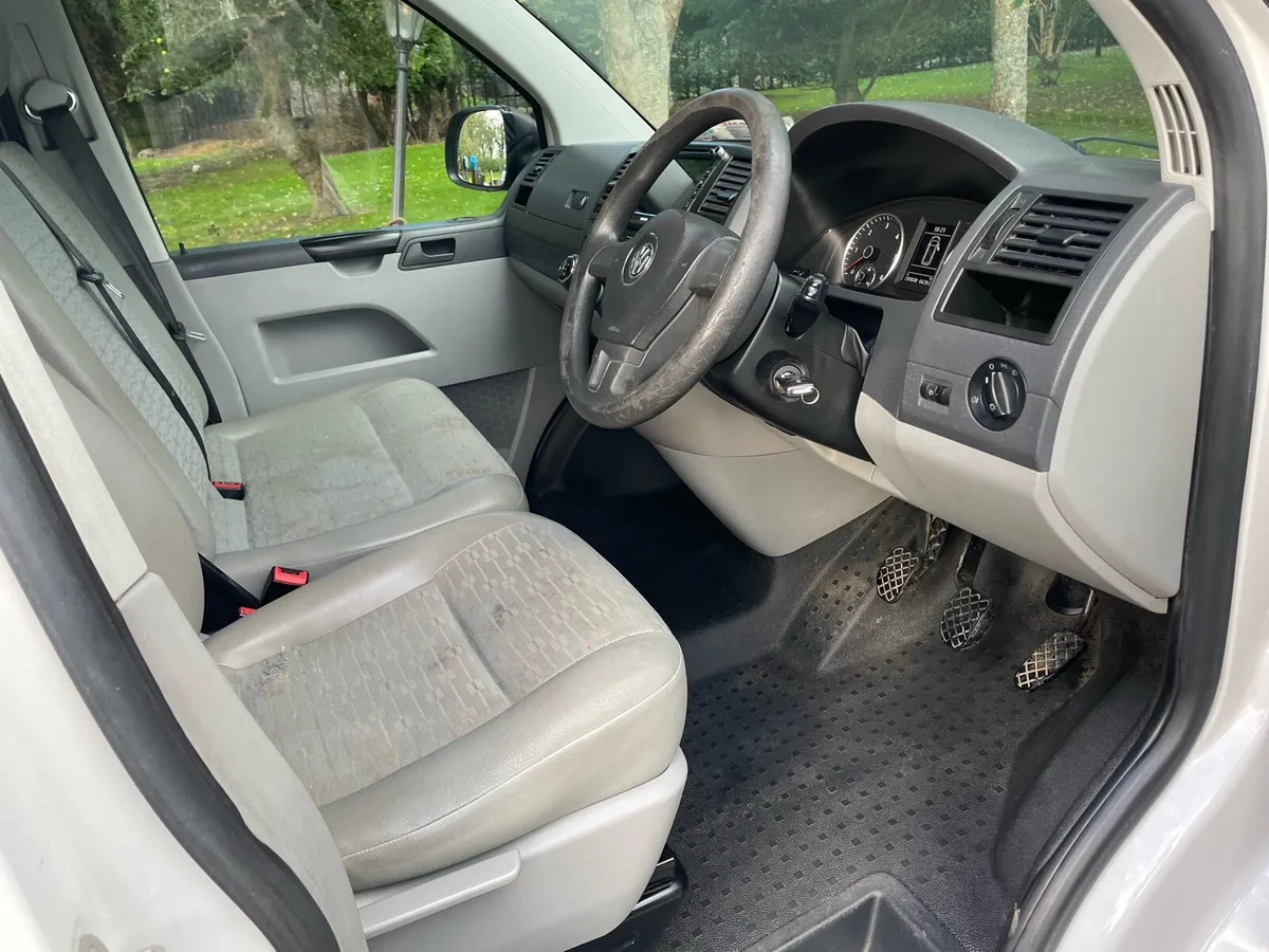 Volkswagen LWB Transporter T5 - Image 4