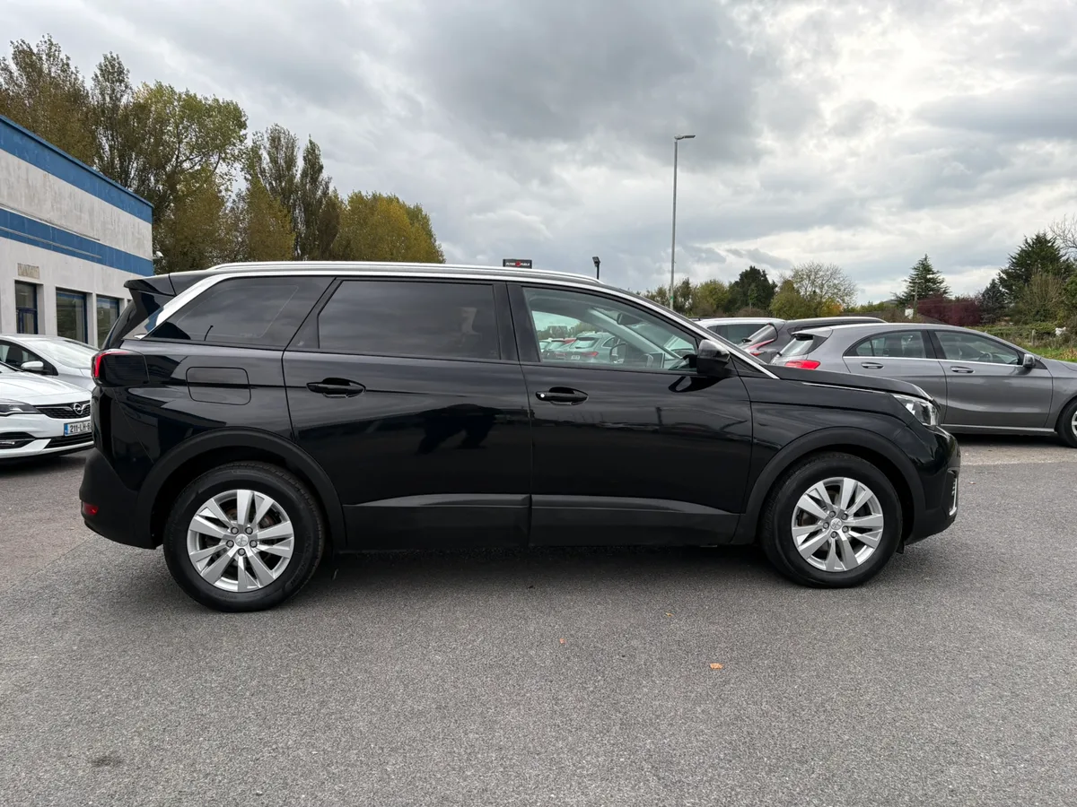 Peugeot 5008 1.5 HDi Active Blue//7 SEATER