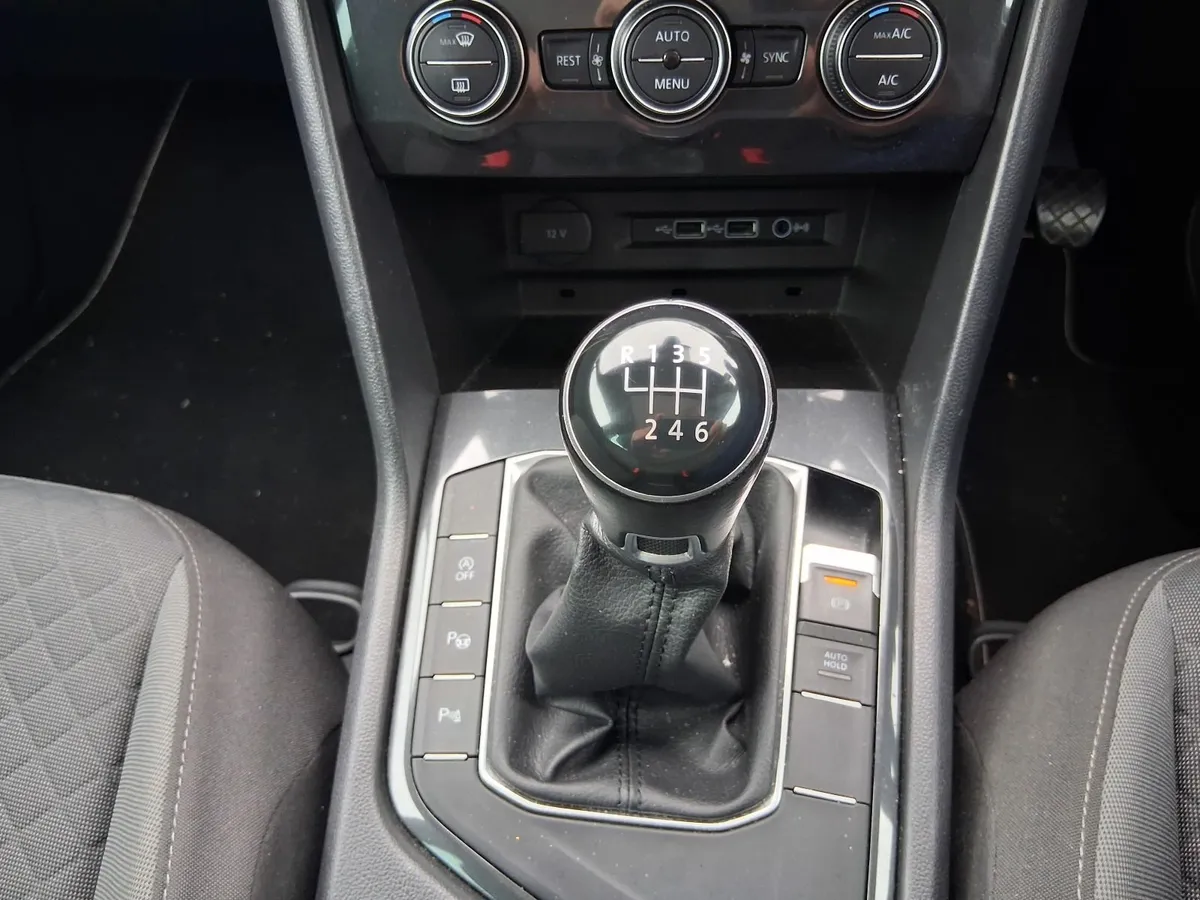 Volkswagen Tiguan 2018 - Image 2