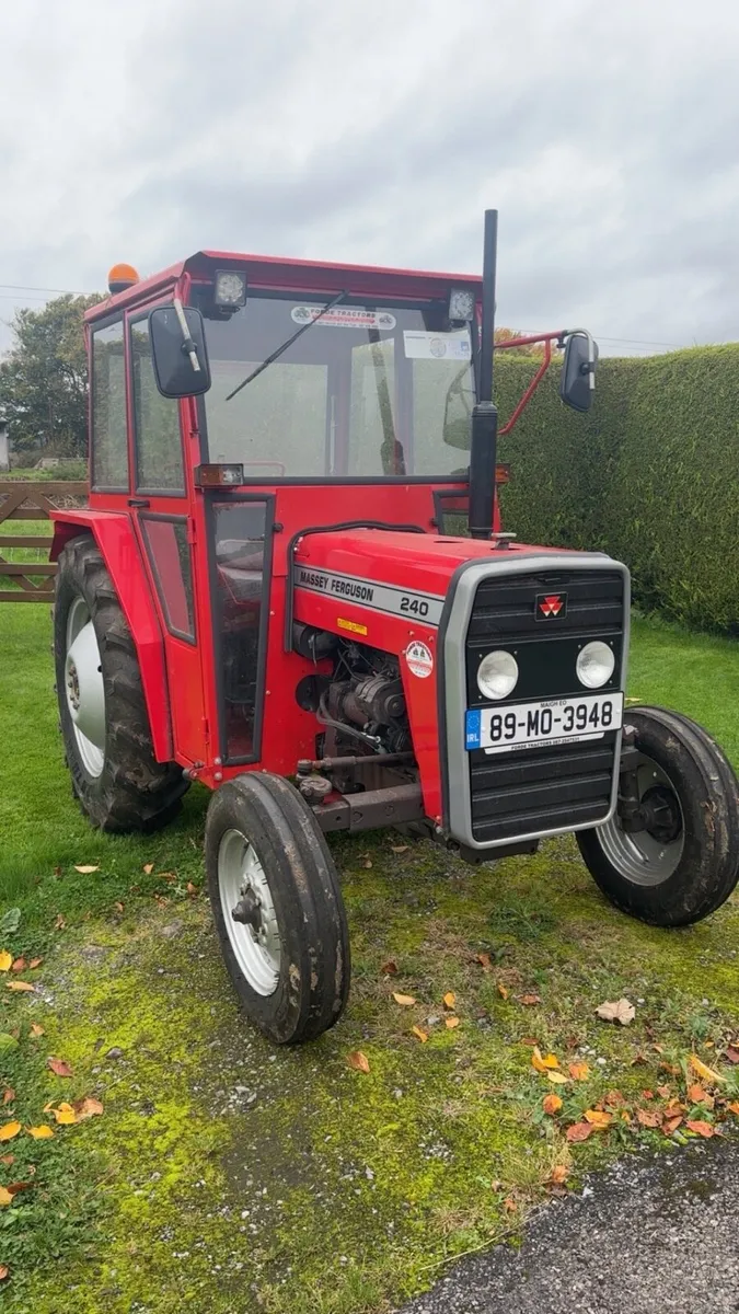 Massey 240 - Image 1