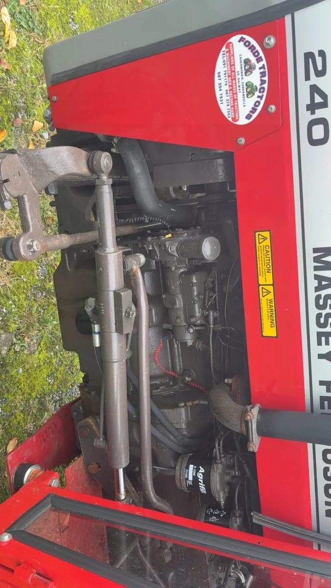 Massey 240 - Image 3