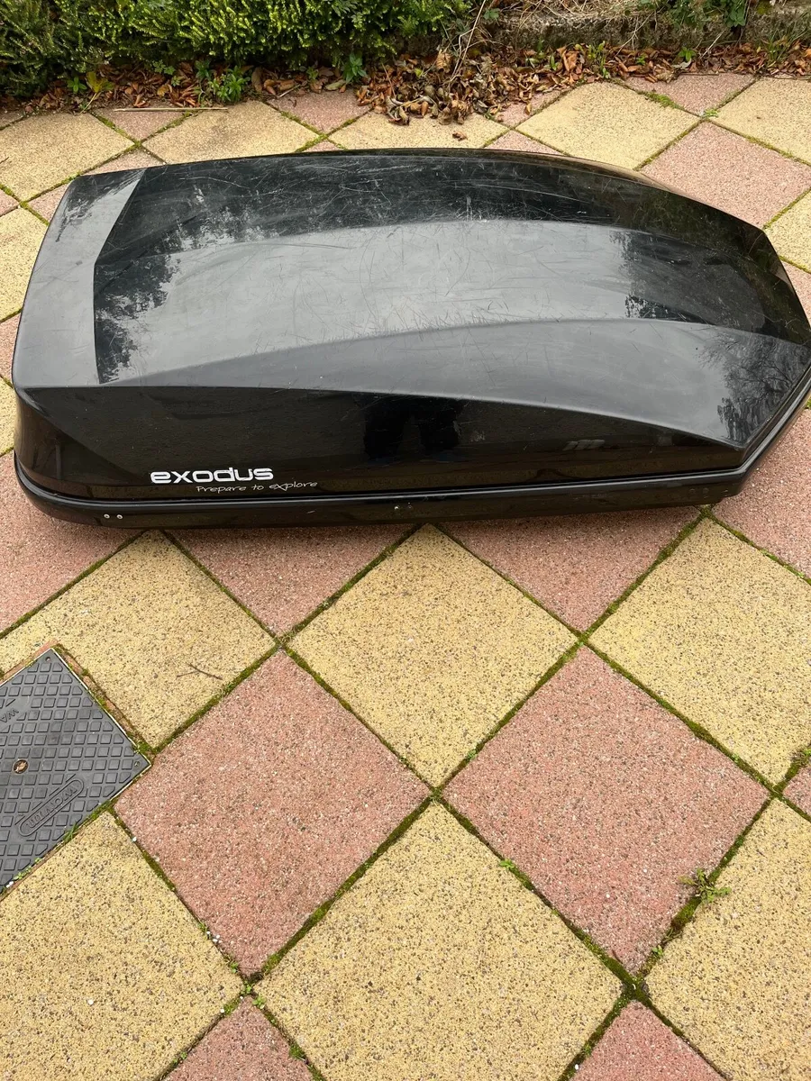 Exodus Roof box for sale 330L with roof bars. - Image 2