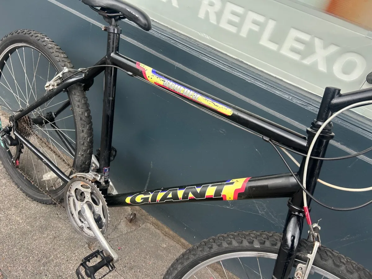 Giant bike ❗️Open 7 days of the week ❗️ - Image 4
