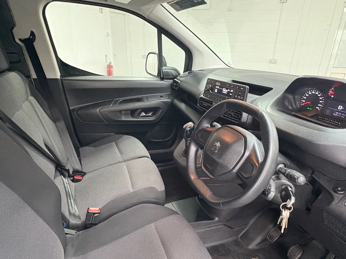 2019 Peugeot Partner 1.5 3 seat - Image 3