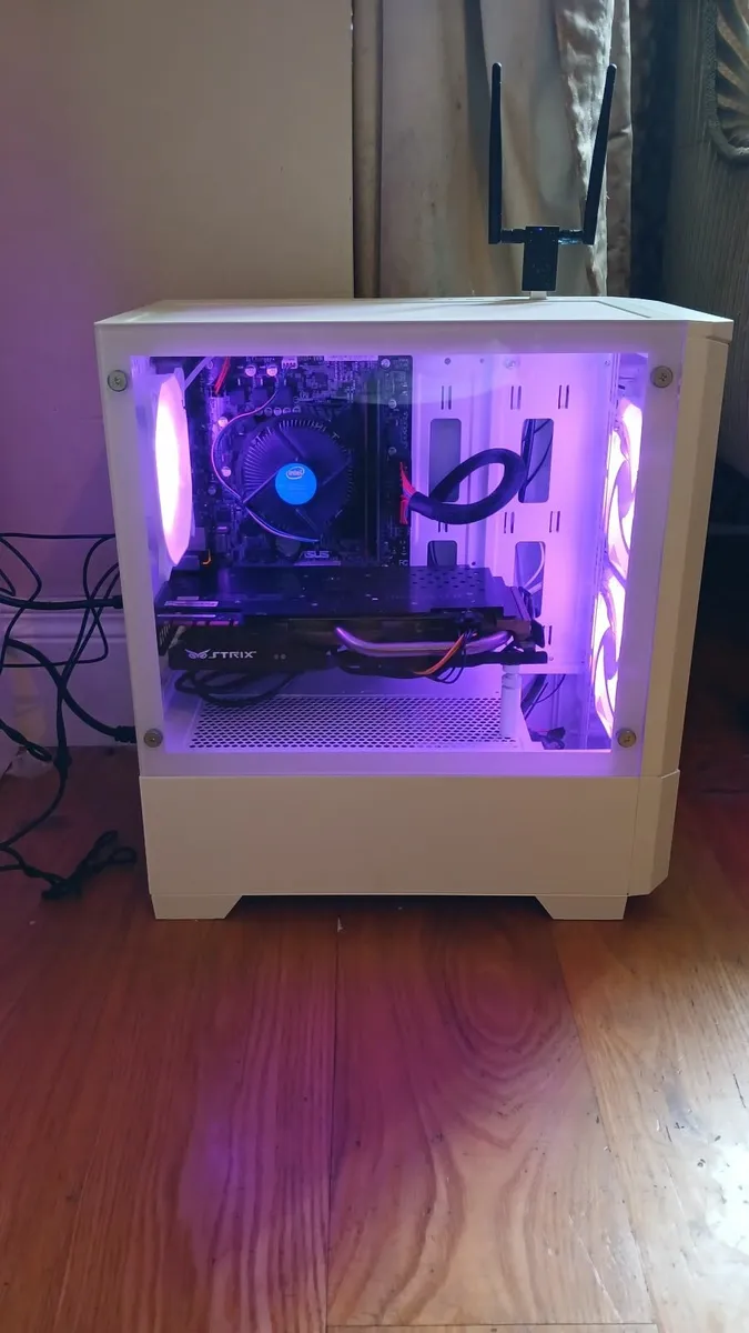 Full PC gaming set up - Image 1
