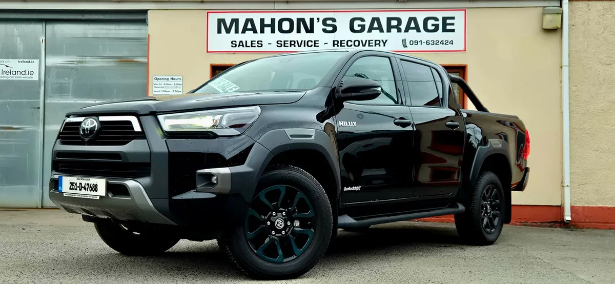 Toyota Hilux 2025 2.8 AUTO INVINCIBLE X 201BHP - Image 1