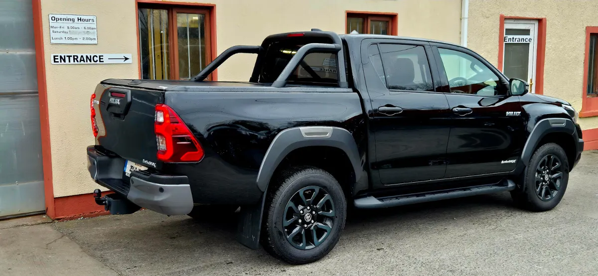 Toyota Hilux 2025 2.8 AUTO INVINCIBLE X 201BHP - Image 3
