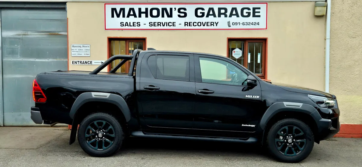 Toyota Hilux 2025 2.8 AUTO INVINCIBLE X 201BHP - Image 2