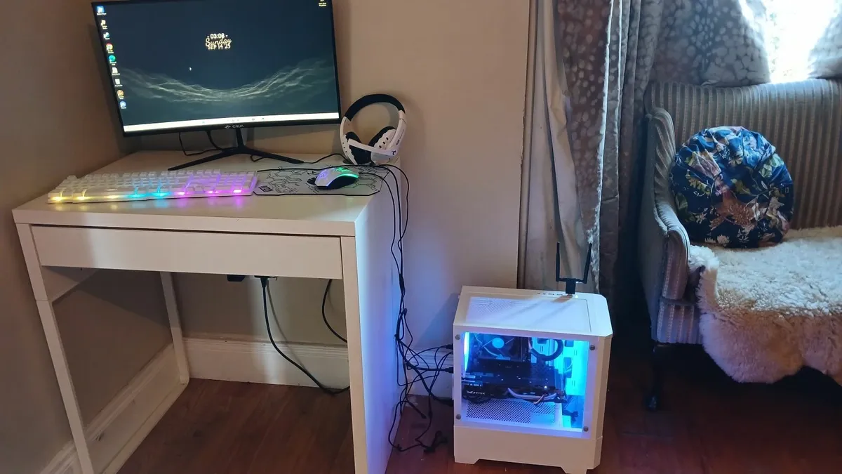 Full PC gaming set up - Image 2