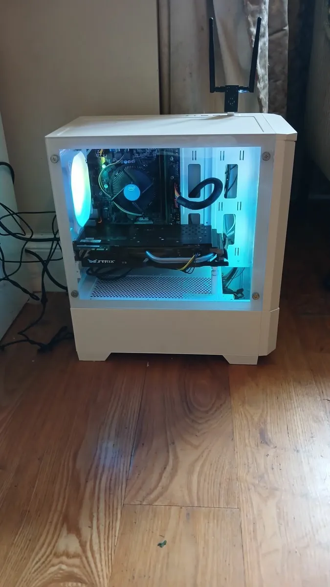 Full PC gaming set up - Image 3