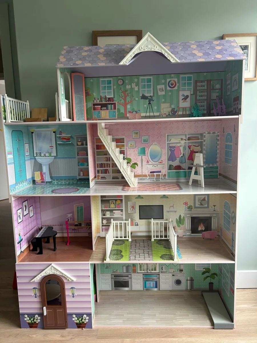 Dolls’ Houuse - Image 1