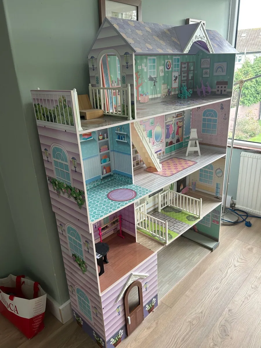 Dolls’ Houuse - Image 2
