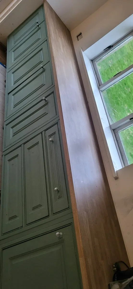 Kitchen units and counter tops - Image 4