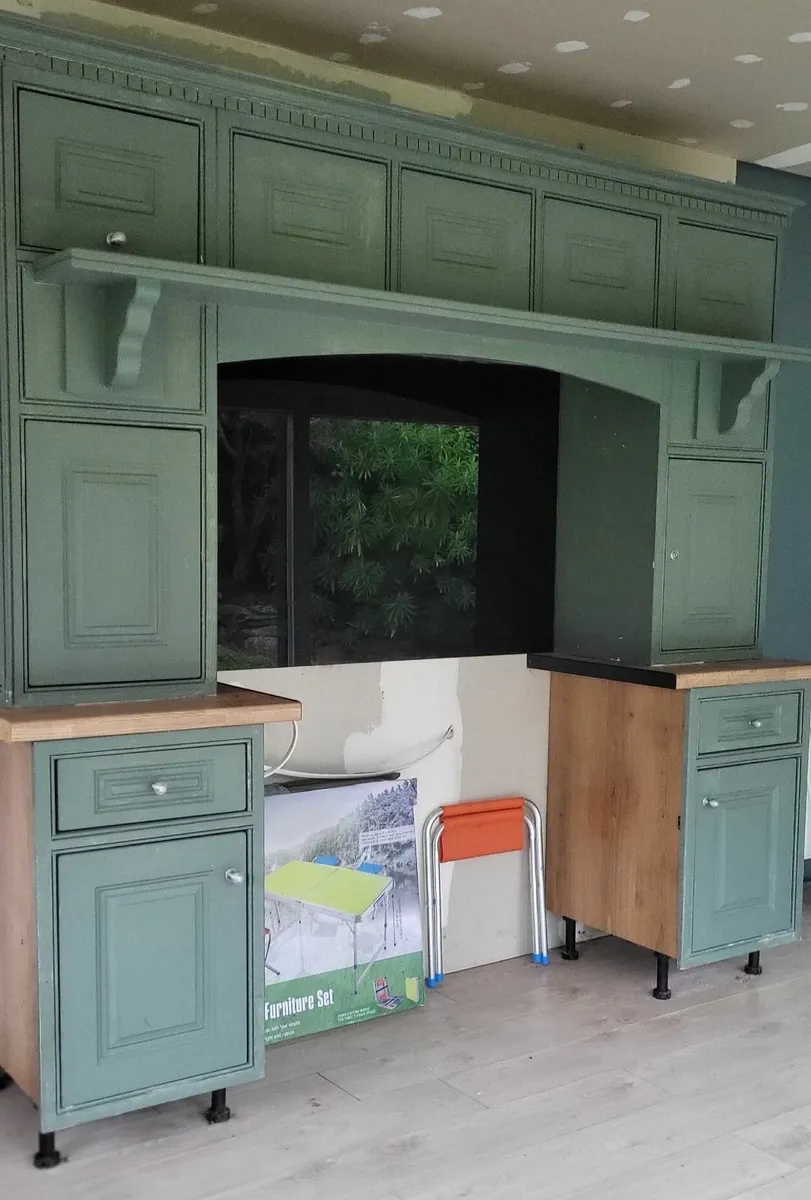 Kitchen units and counter tops - Image 1