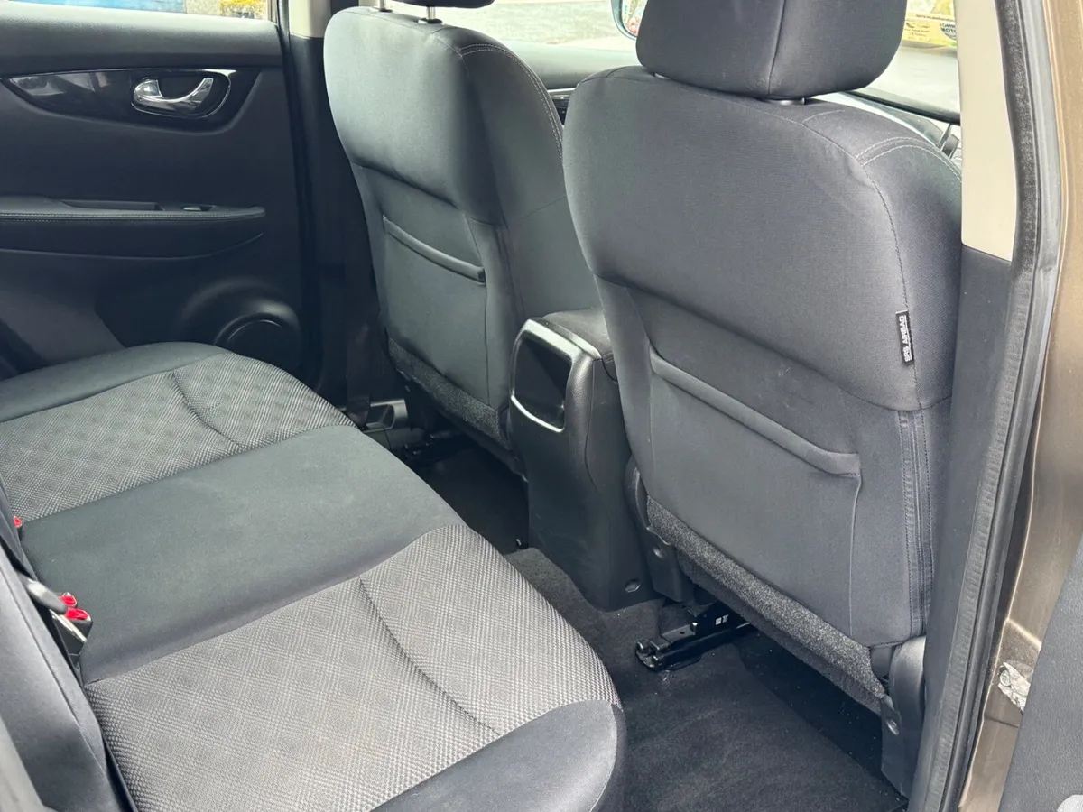 Nissan Qashqai very low mileage - Image 4