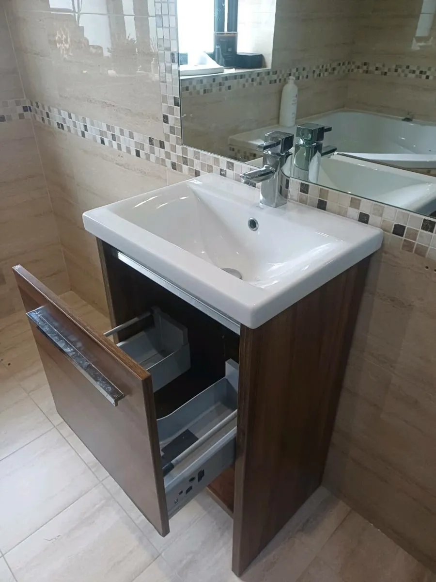 Bathroom sink and taps with cabinet - Image 3