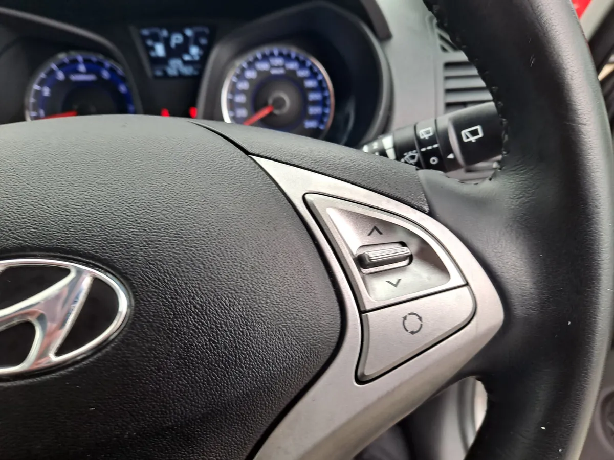 Hyundai ix202019 LOW MILEAGE DELUXE 5DR AUTO - Image 4