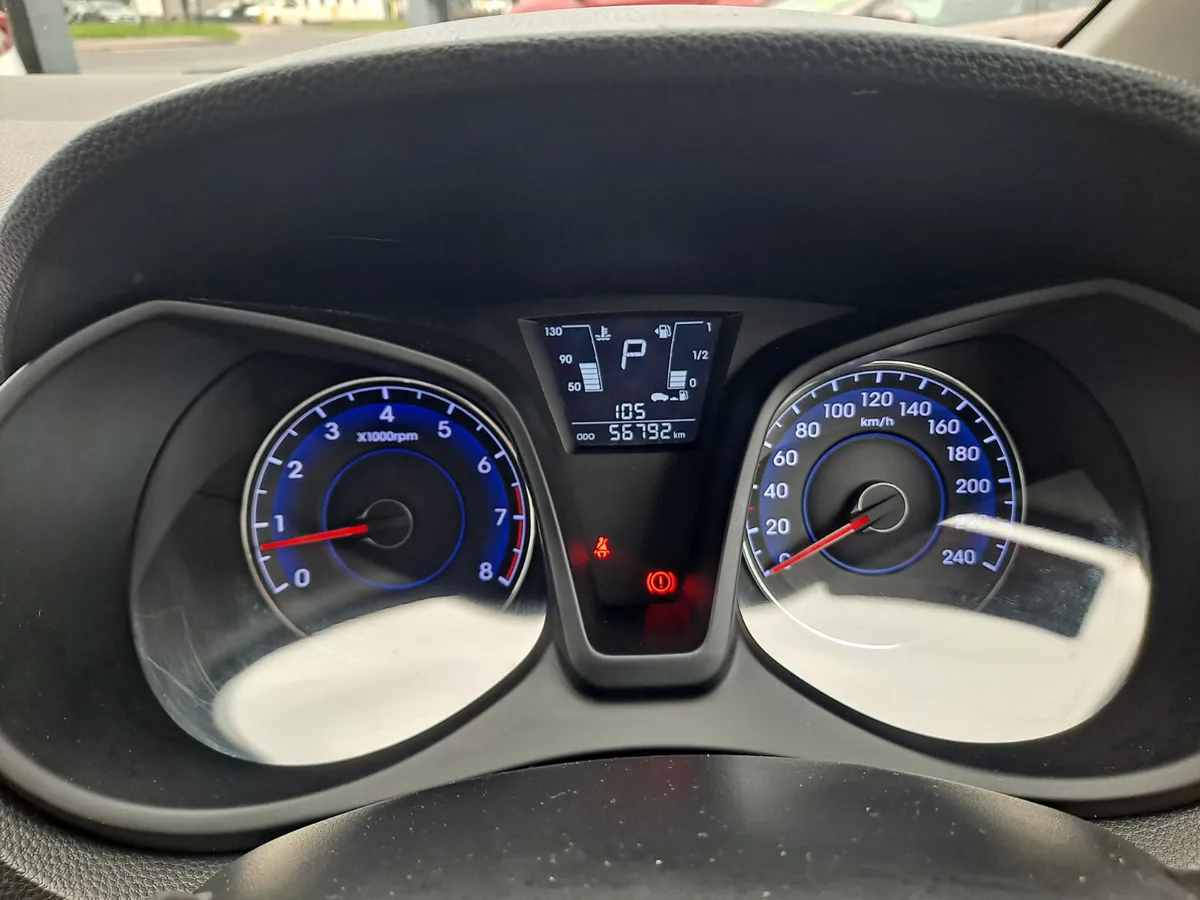 Hyundai ix202019 LOW MILEAGE DELUXE 5DR AUTO - Image 2