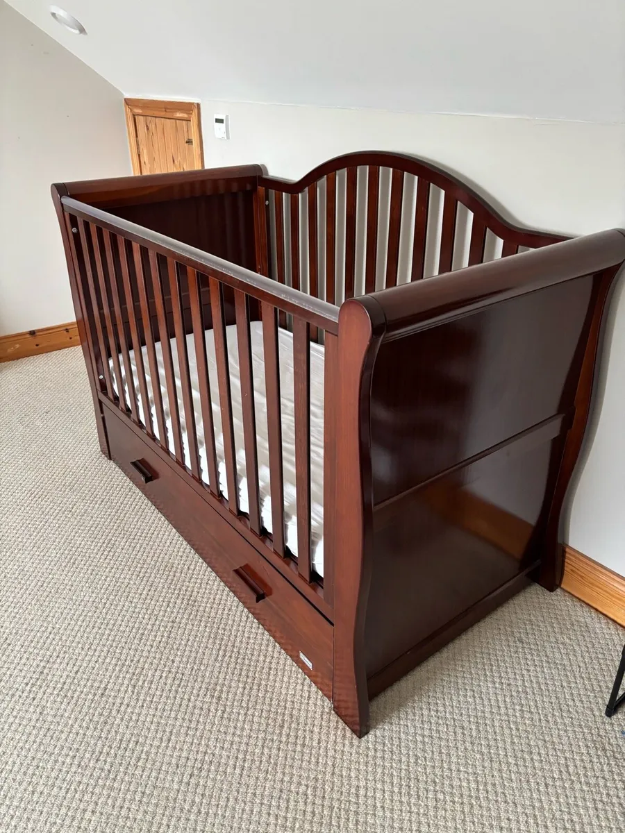 BR Baby Oslo Sleigh Cot Bed & changing unit - Image 2