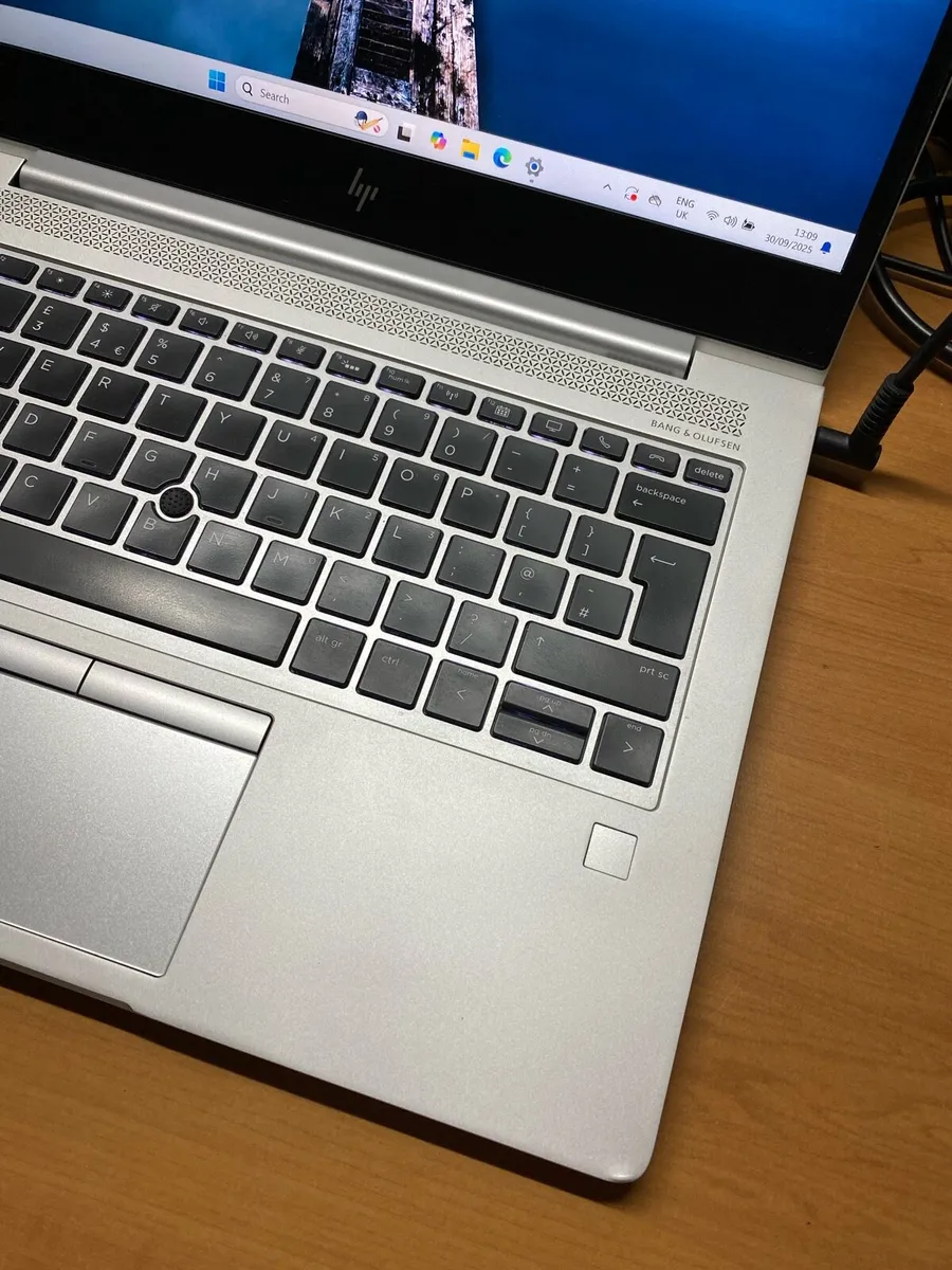 Hp Ryzen 5 pro 16-256 windows - Image 2