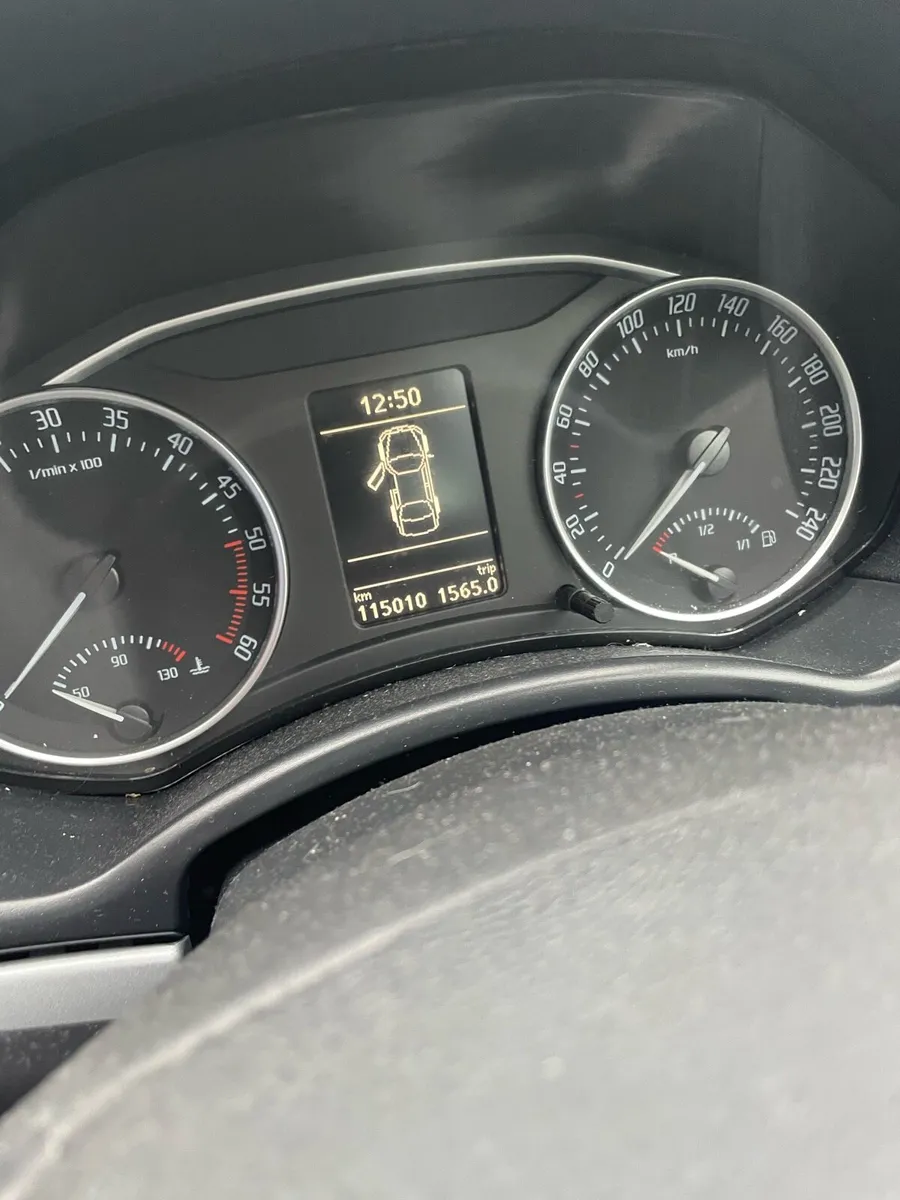 Skoda Octavia 2012 low miles km - Image 3