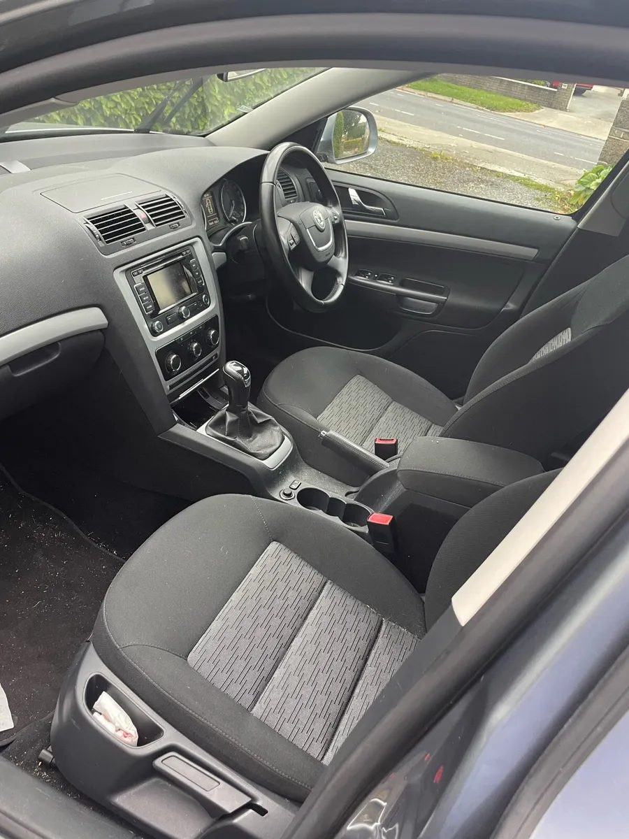 Skoda Octavia 2012 low miles km - Image 4