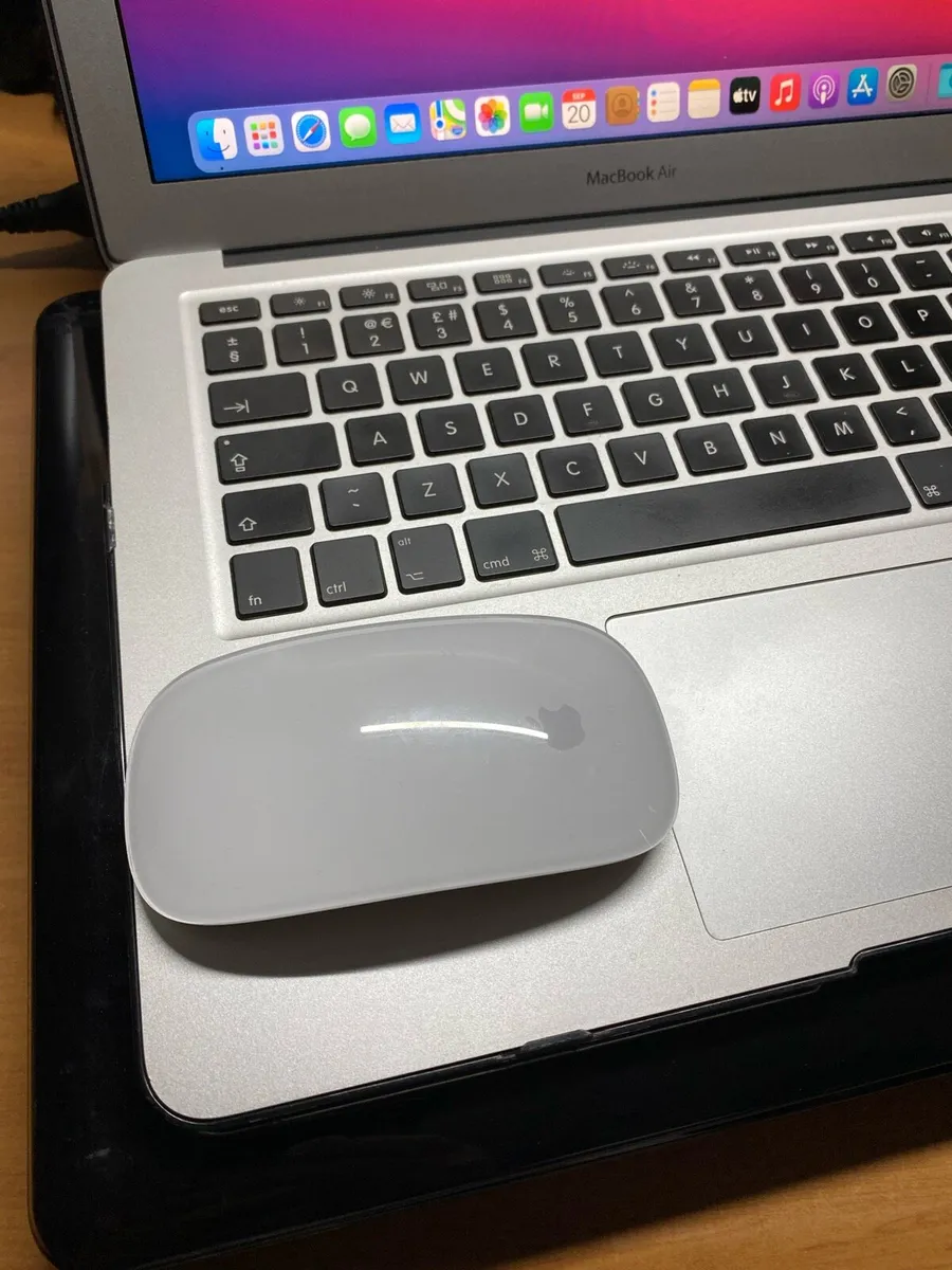 MacBook Air 13 inch i7 pro - Image 2