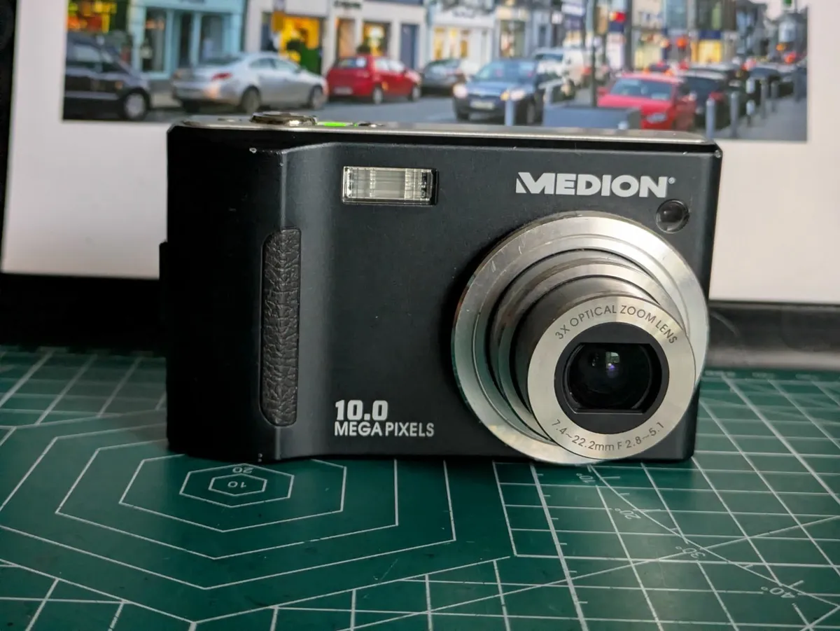 Medion 10MP CCD🌈digital compact camera - Image 1