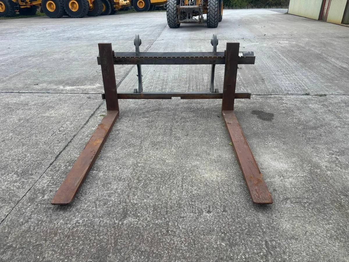 Volvo Pallet Forks - Image 1