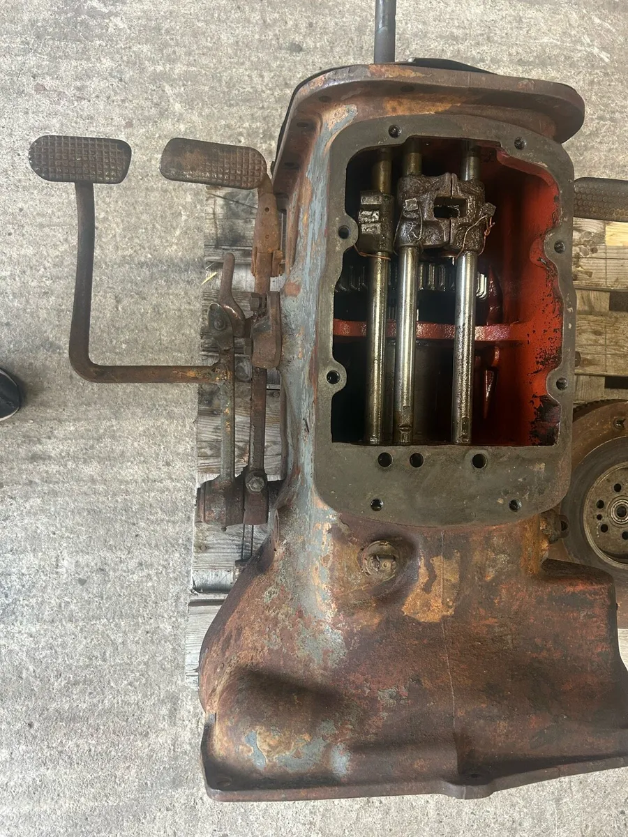 Single clutch gearbox for MF 35 35X FE 35 - Image 1