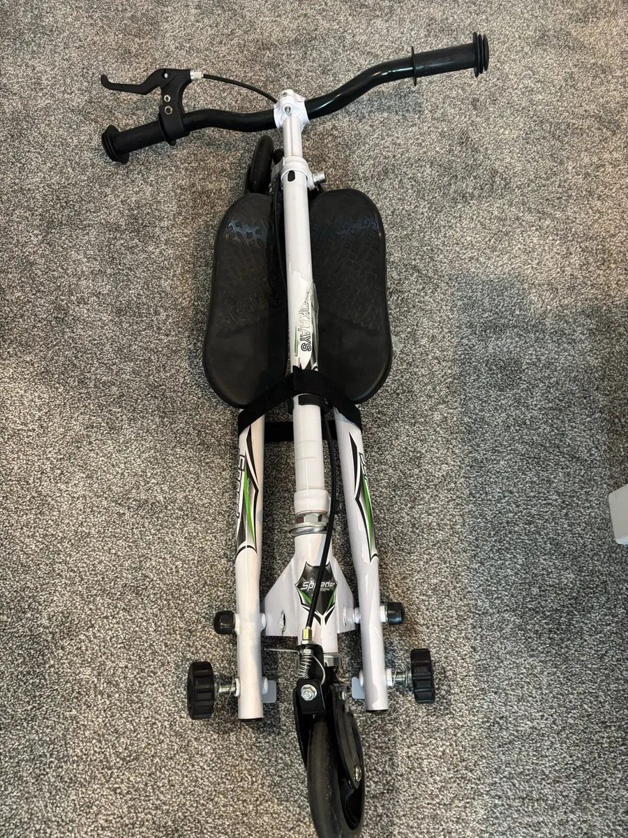 Flicker & 2 wheel scooter - Image 1