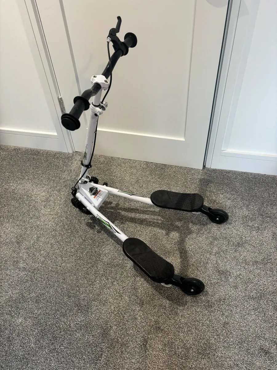 Flicker & 2 wheel scooter - Image 2