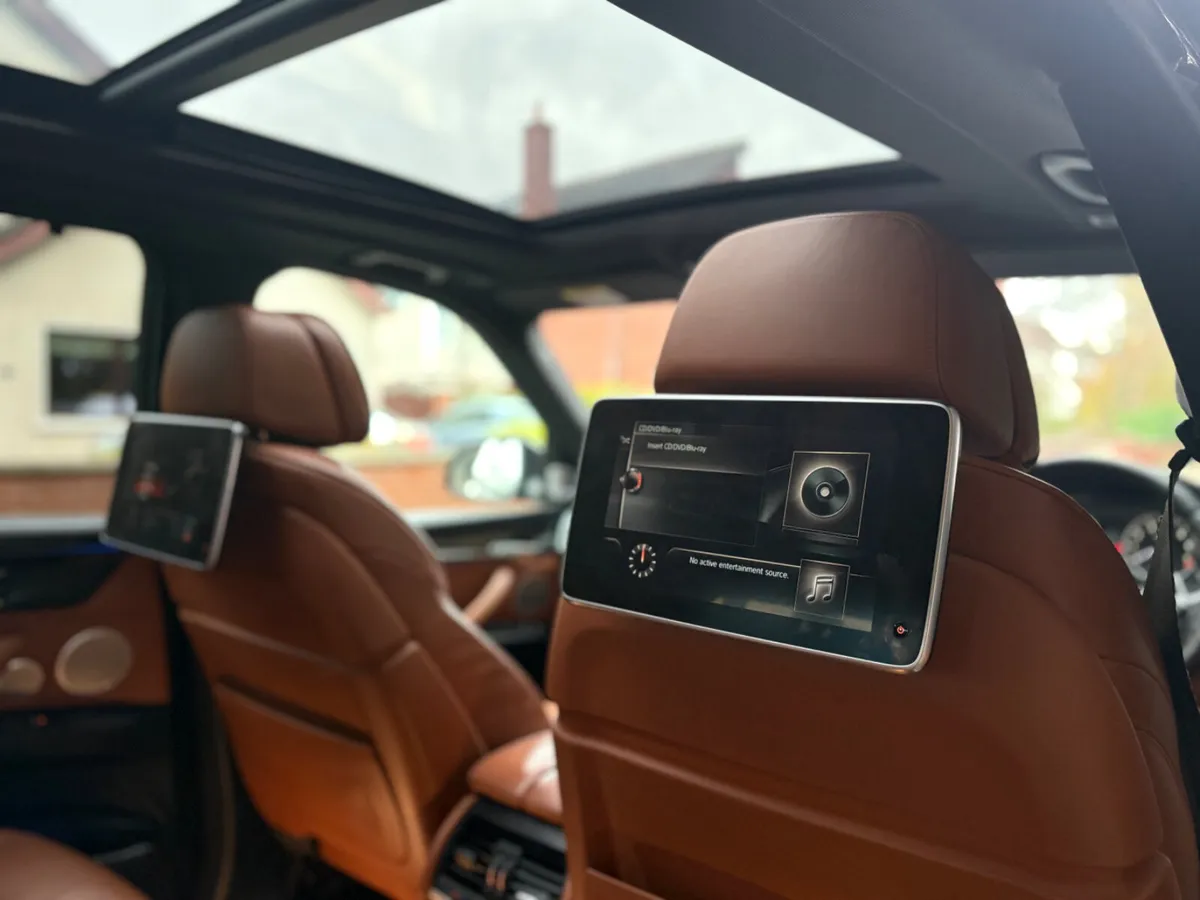 2017 BMW X5 40E MSPORT *Mega spec* LOW KMS* - Image 3