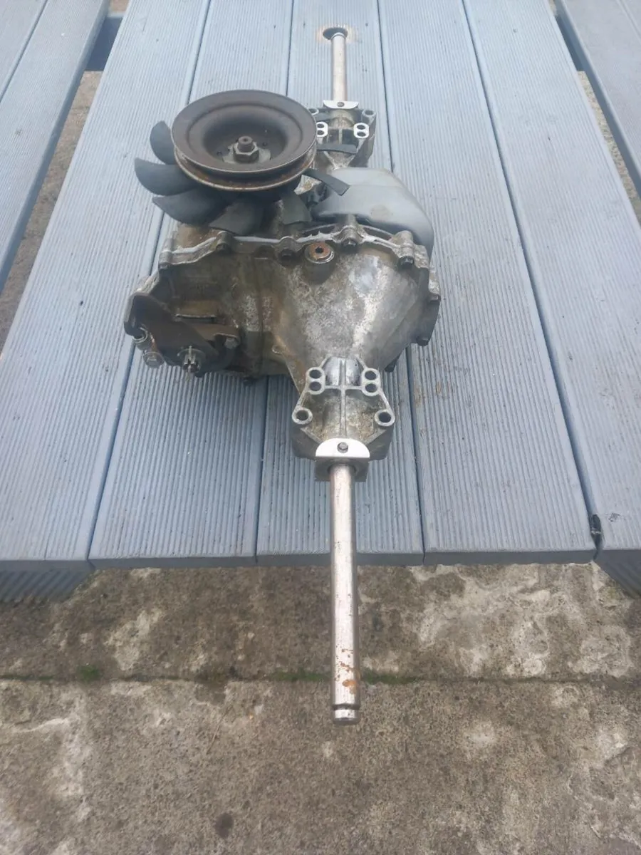 Castlegarden hydrostatic transmission for sale - Image 2