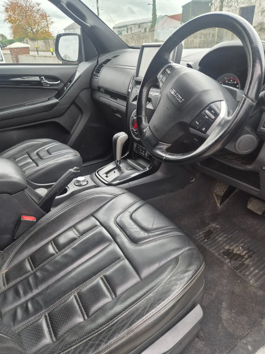 ISUZU DMAX CREW CAB BLADE AUTO - Image 3