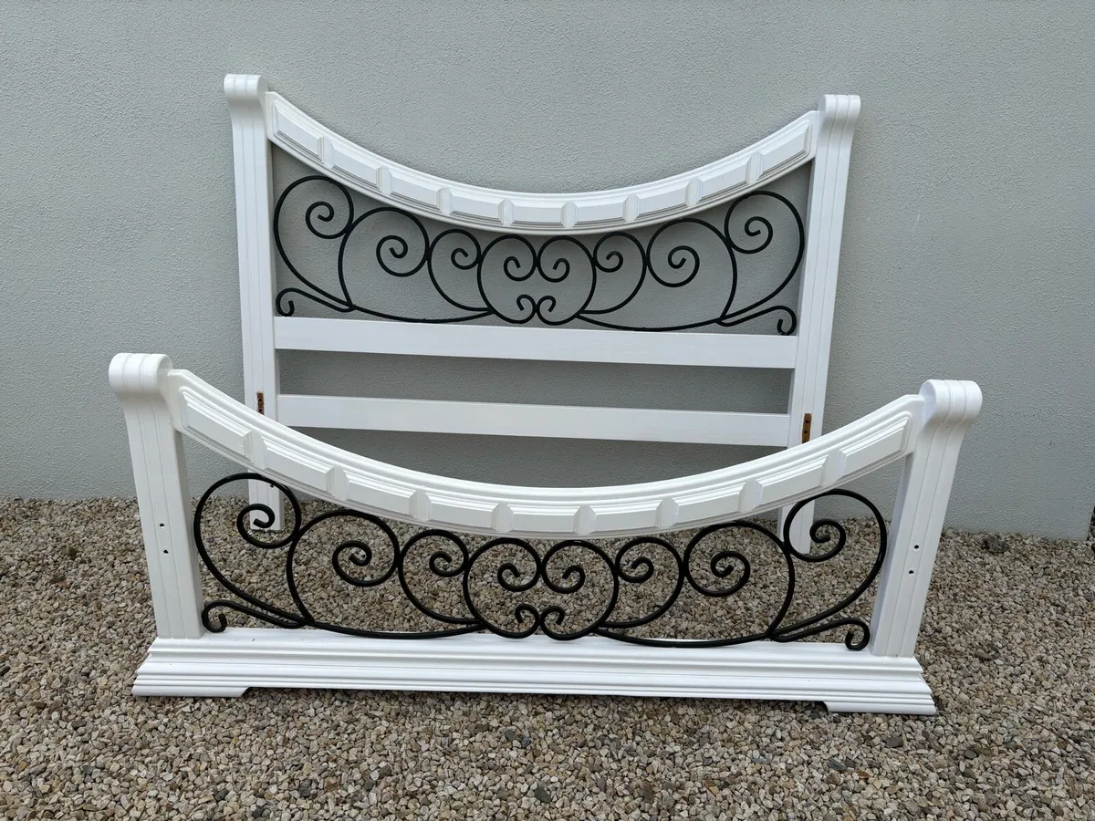 Double wrought iron bed - Image 1
