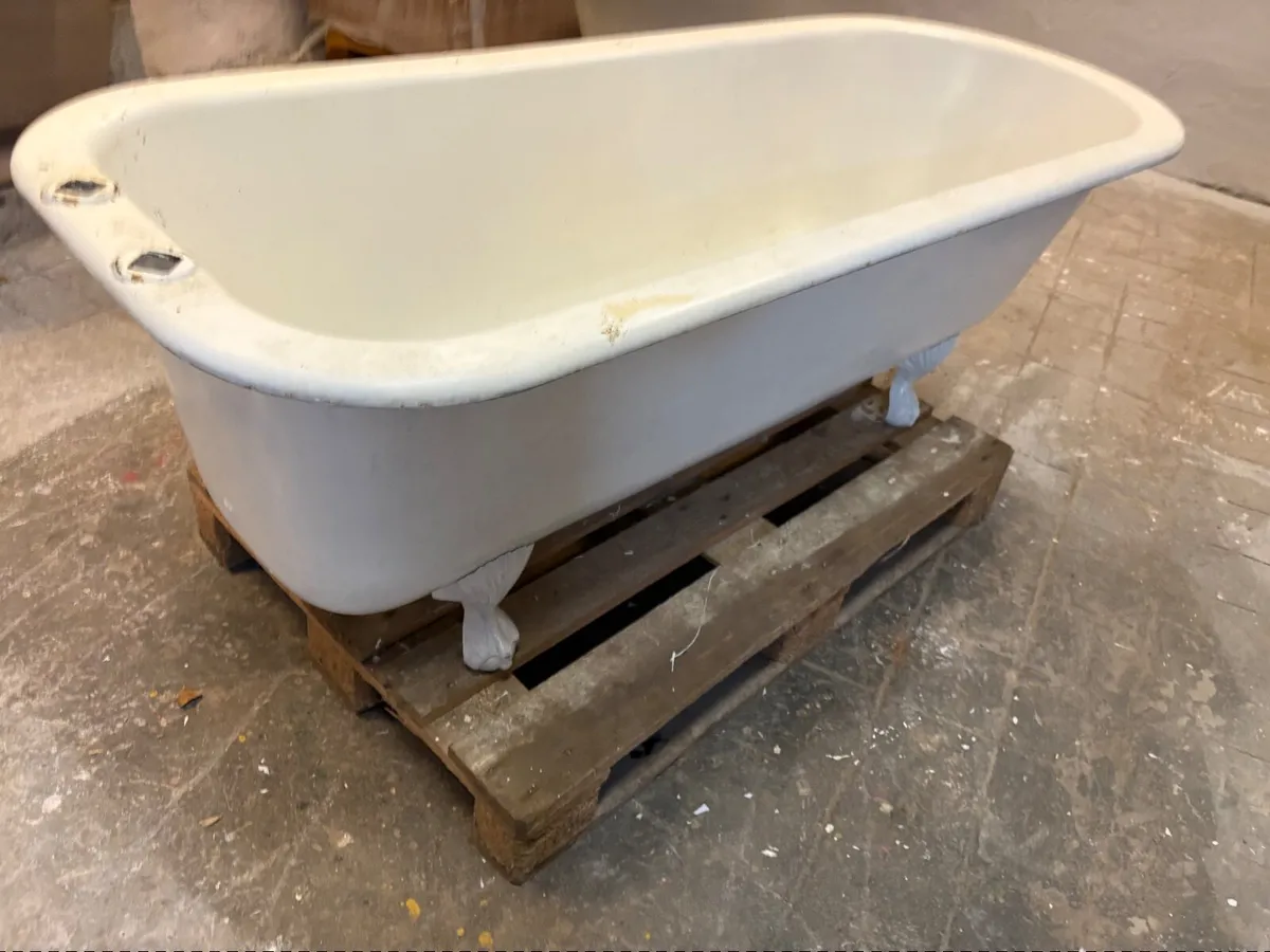 3 antique cast iron baths - Image 2
