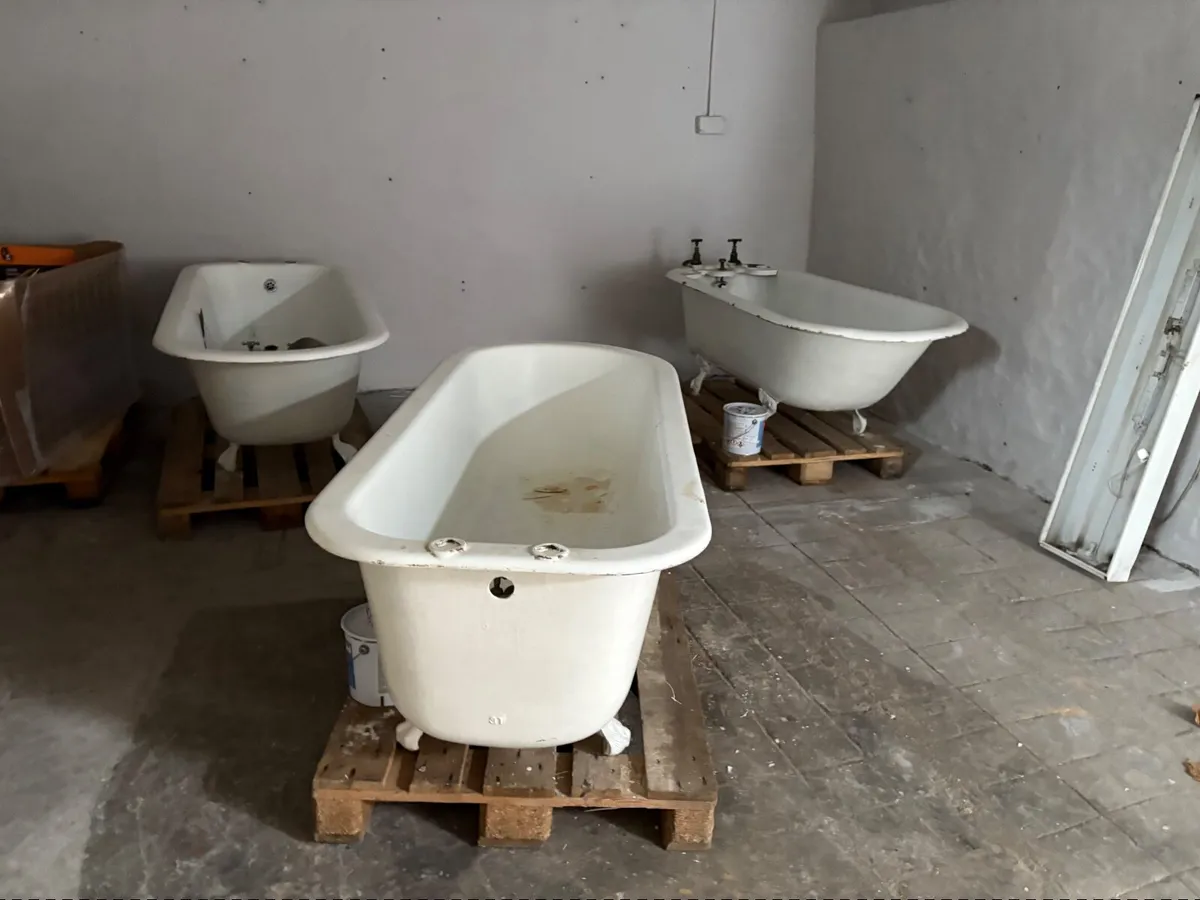 3 antique cast iron baths - Image 1