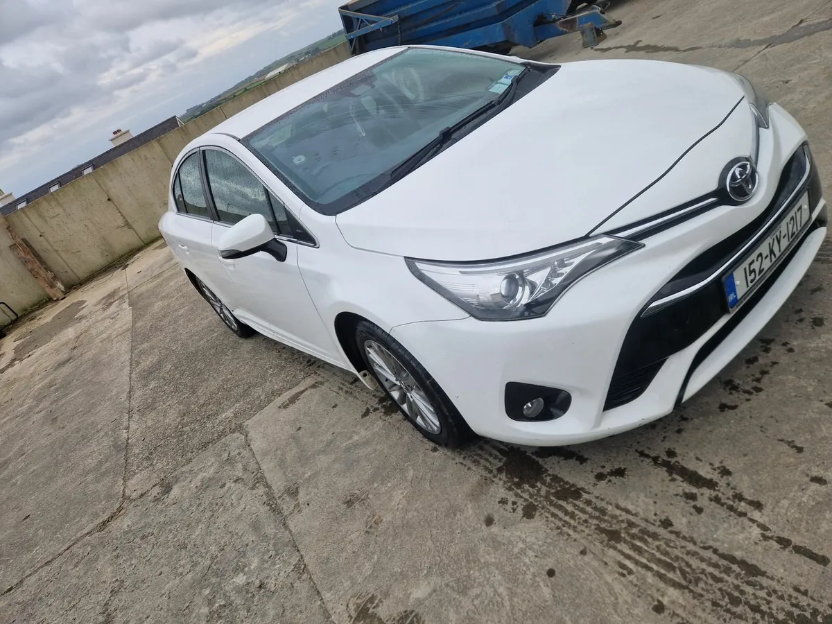 Toyota Avensis 2.0 D-4d Luna Sedan - Image 2