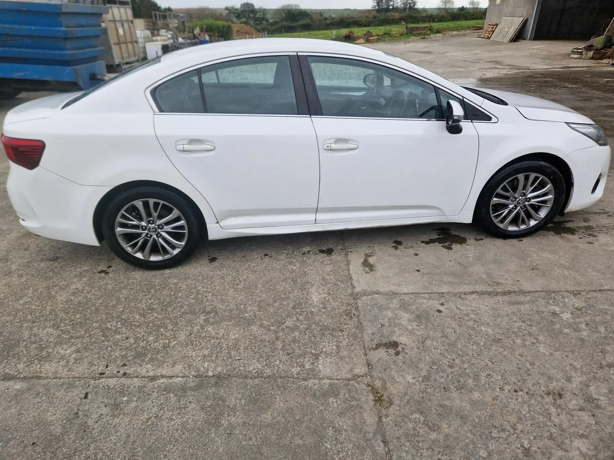 Toyota Avensis 2.0 D-4d Luna Sedan - Image 4