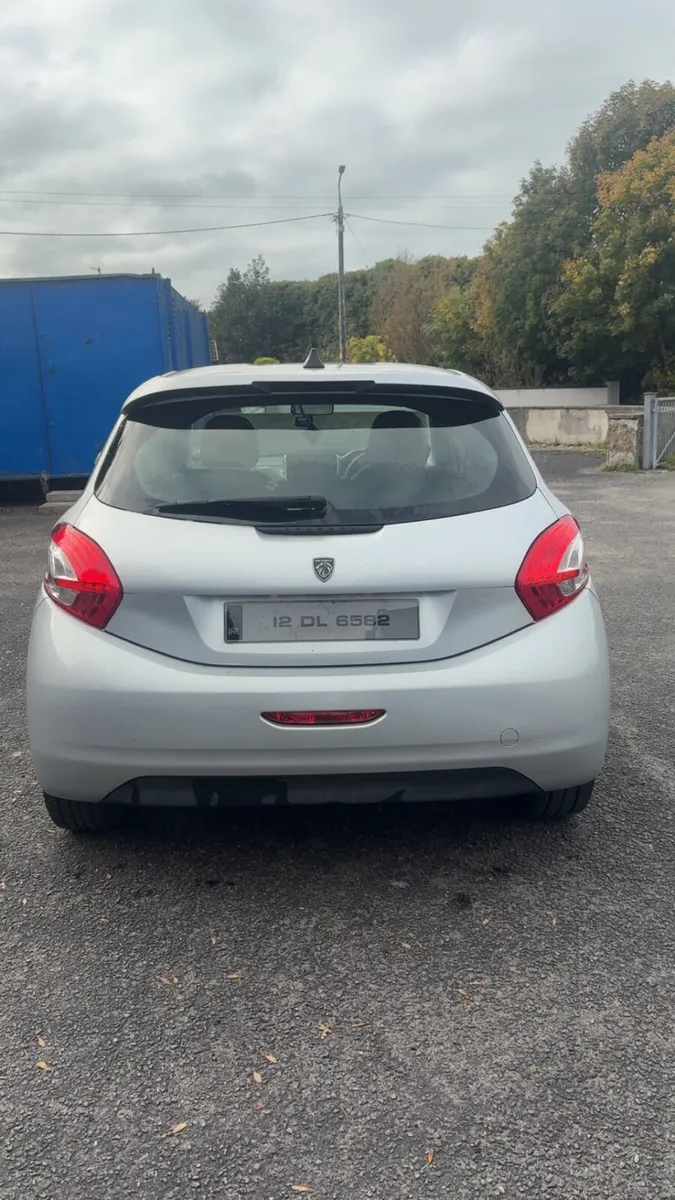 Peugeot 208 - Image 2
