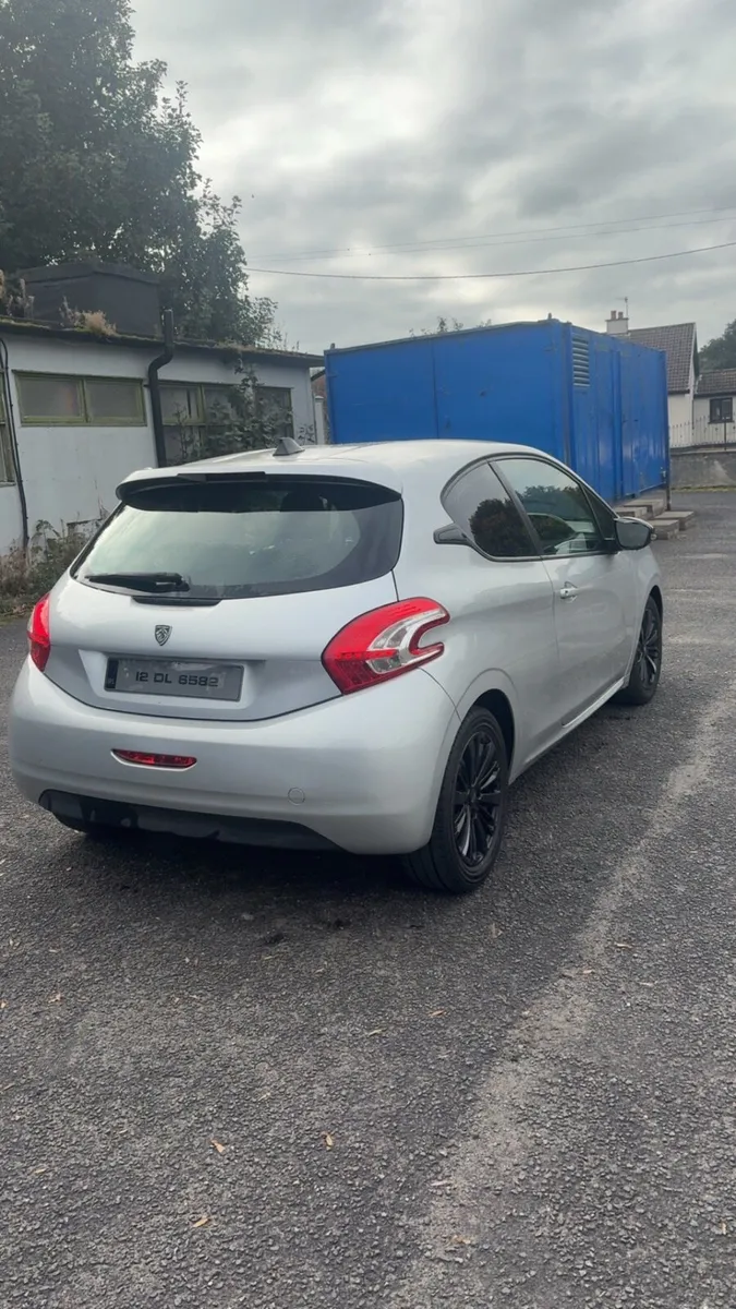 Peugeot 208 - Image 3