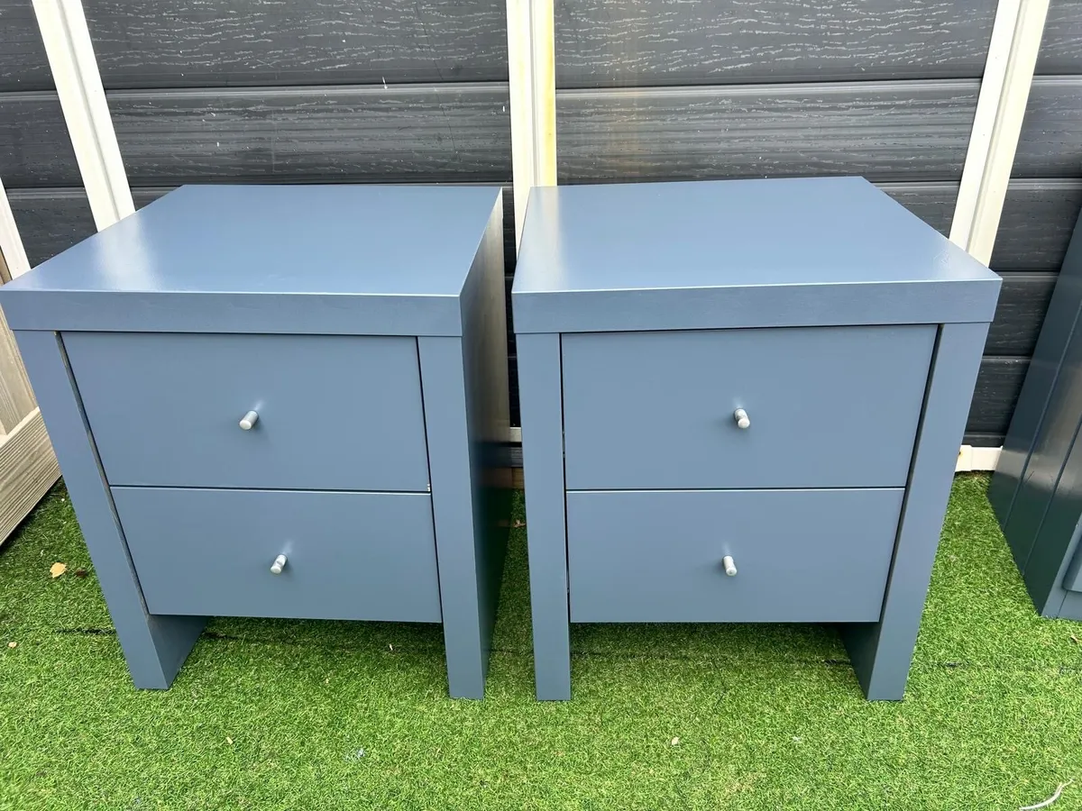 Pair of bedside lockers