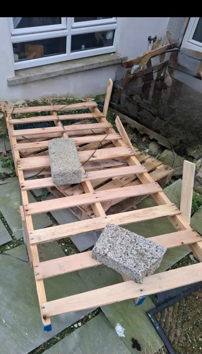 Free wooden pallets