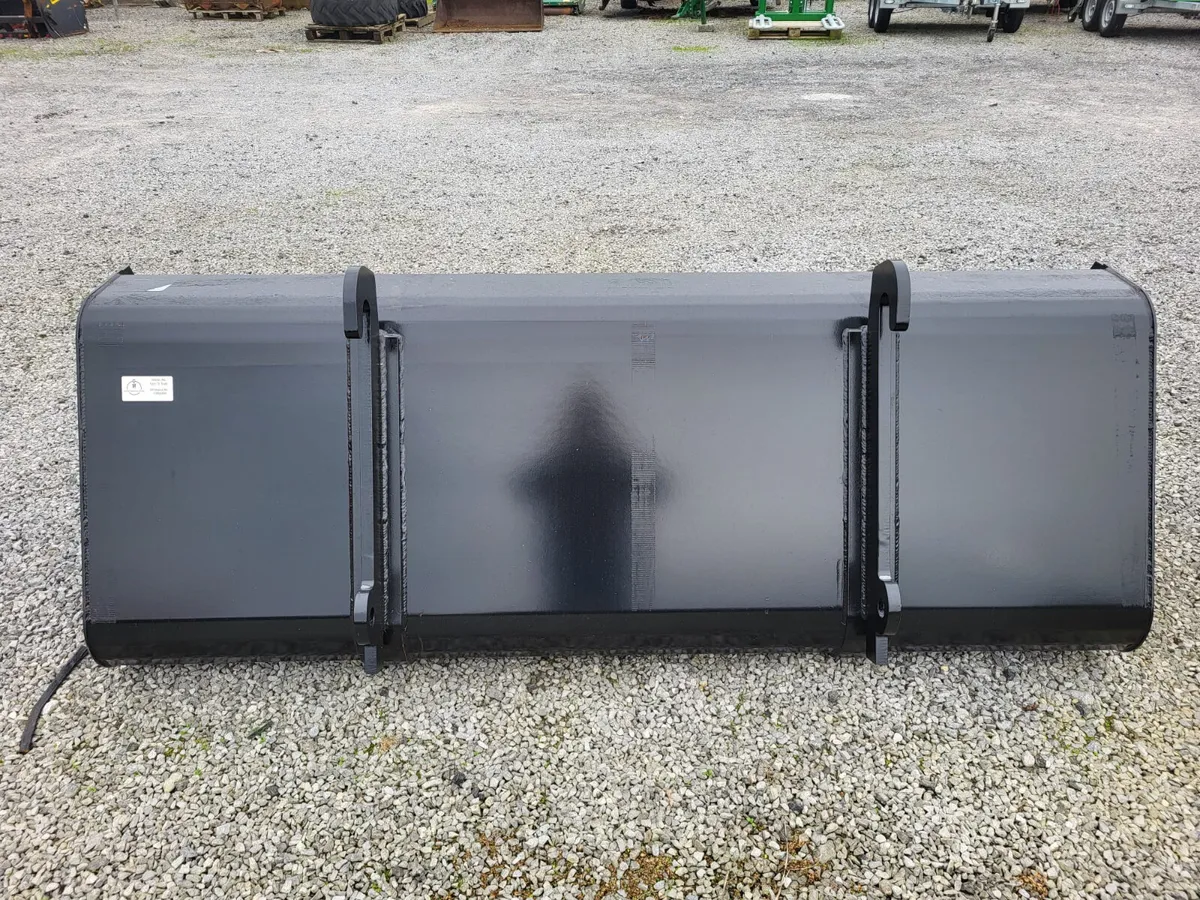 Frazer 7ft 6" Bucket c/w  Q Fit Brackets - Image 3