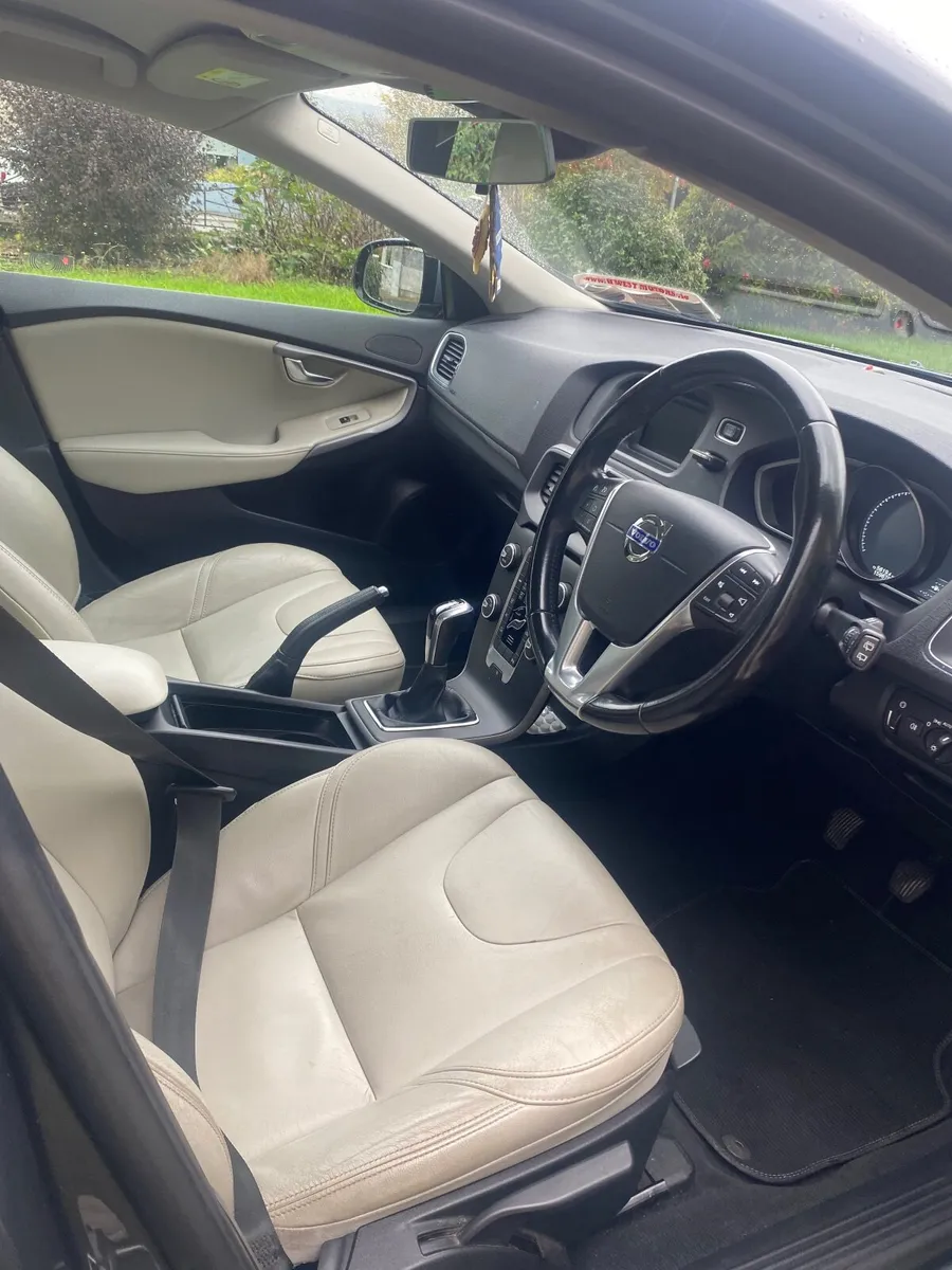 Volvo V40 2015 - Image 4